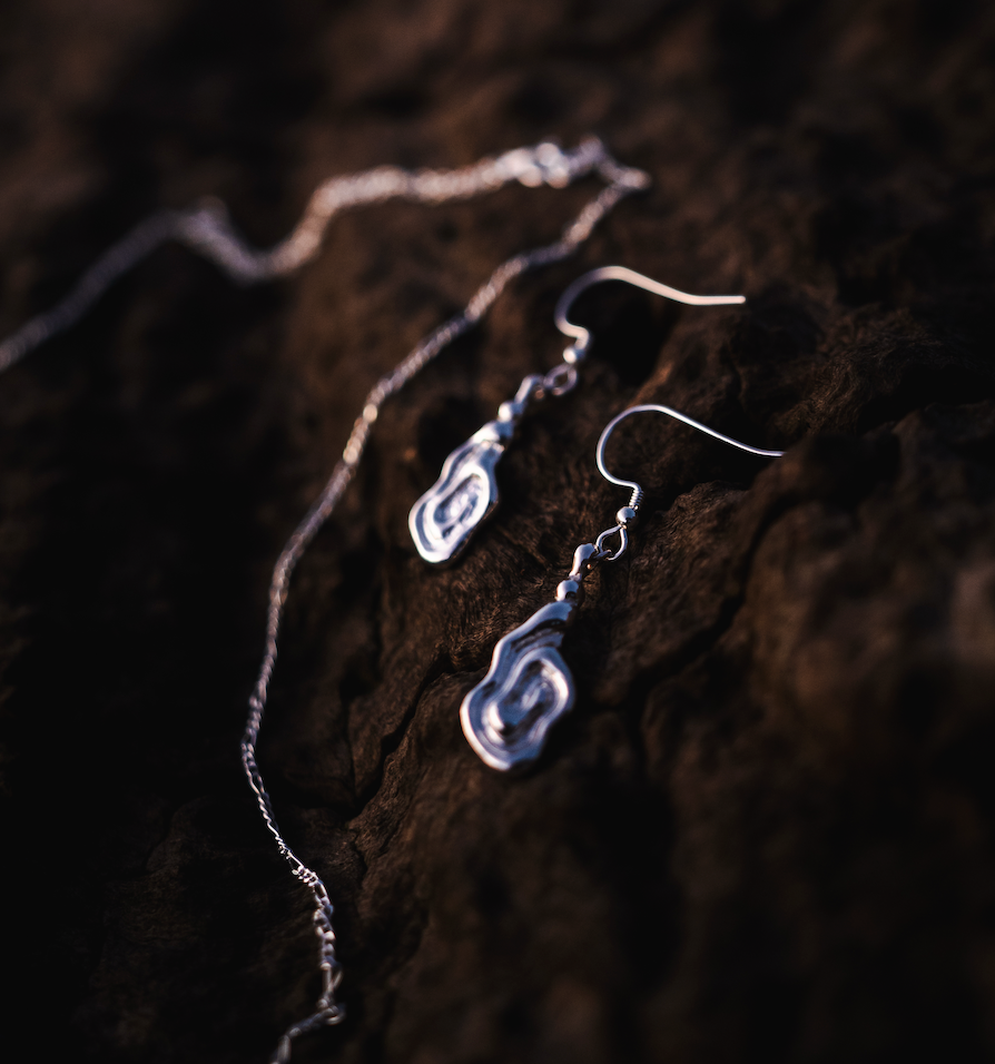Waterhole necklace
